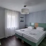 Peaceful Designer 50 Meters From Balaton, Ideal For Families Feriehus Balatonakarattya